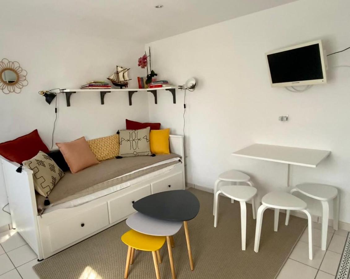 Studio dans une longère de charme près de la plage Crozon Esterno foto